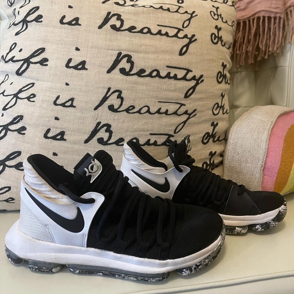 KD 10 basketball shoes